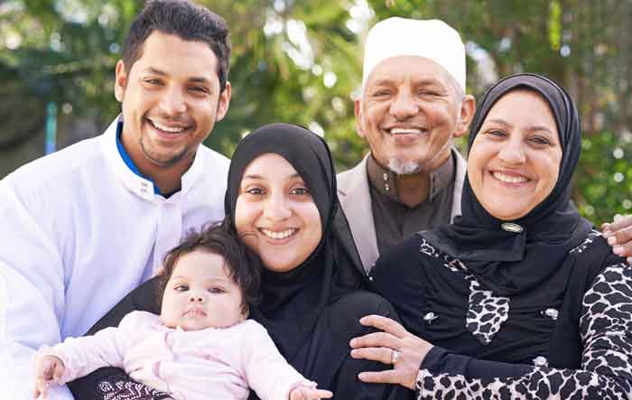 241182 1600x1068 muslim family 1 1